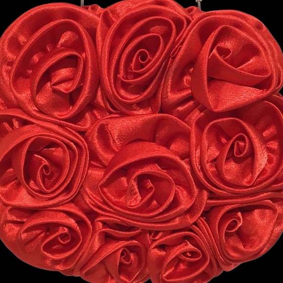 NWT d’margeaux New York Red Roses Frame Handbag/Clutch w/Silver Clasp & Chain - Picture 9 of 11